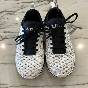 Womens APL tennis shoe size 6 1/2